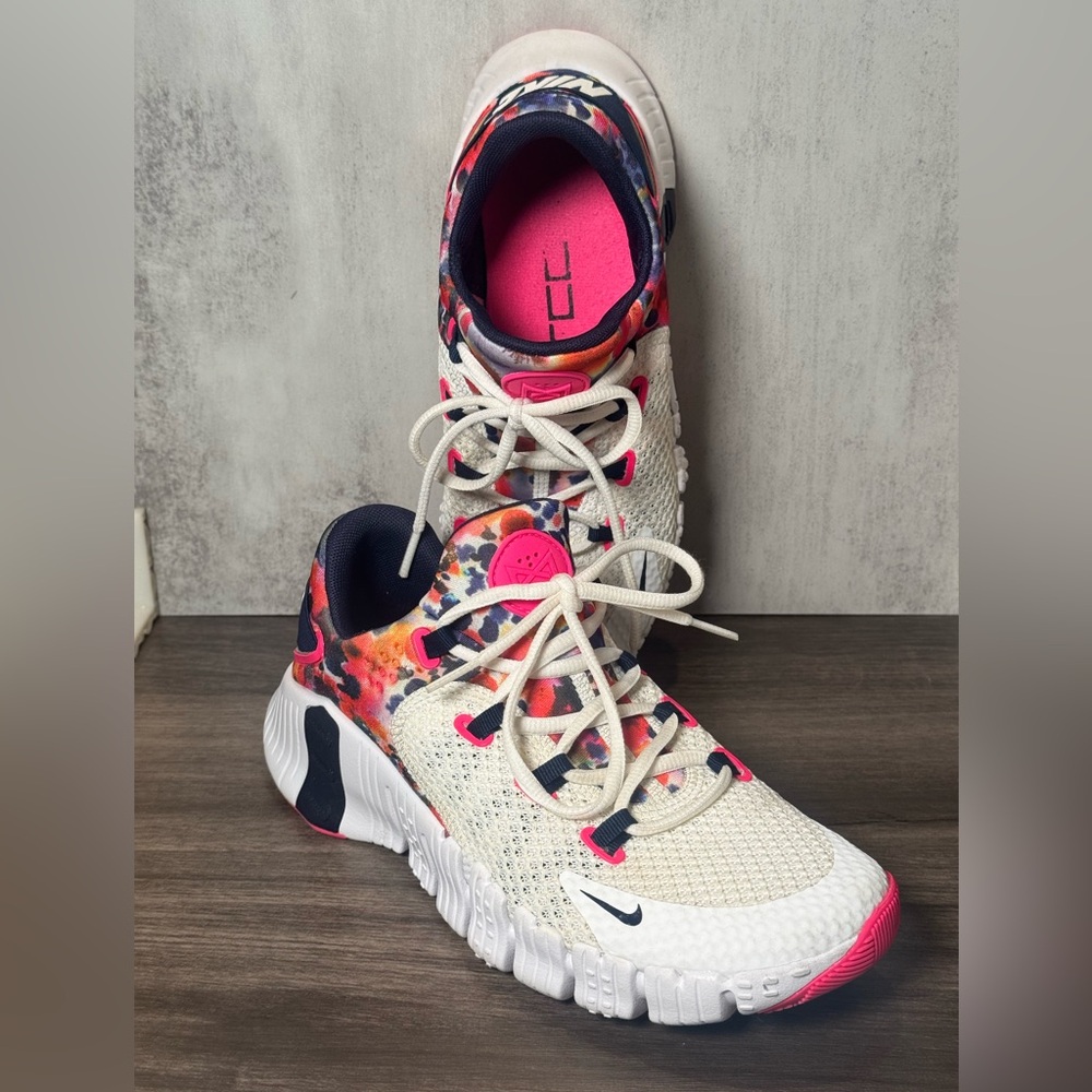 Nike Women’s Metcon Shoes White Pink Navy Floral Accent